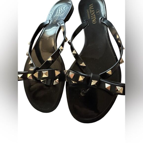 Valentino Garavani Rubber Rockstud Thongs in Black Size 39 - Picture 9 of 10